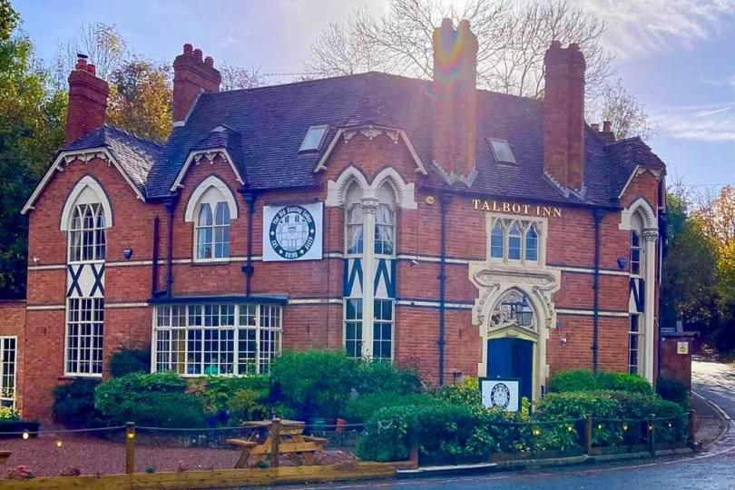 The Old Hunting Lodge At The Talbot Inn Tenbury Exterior photo