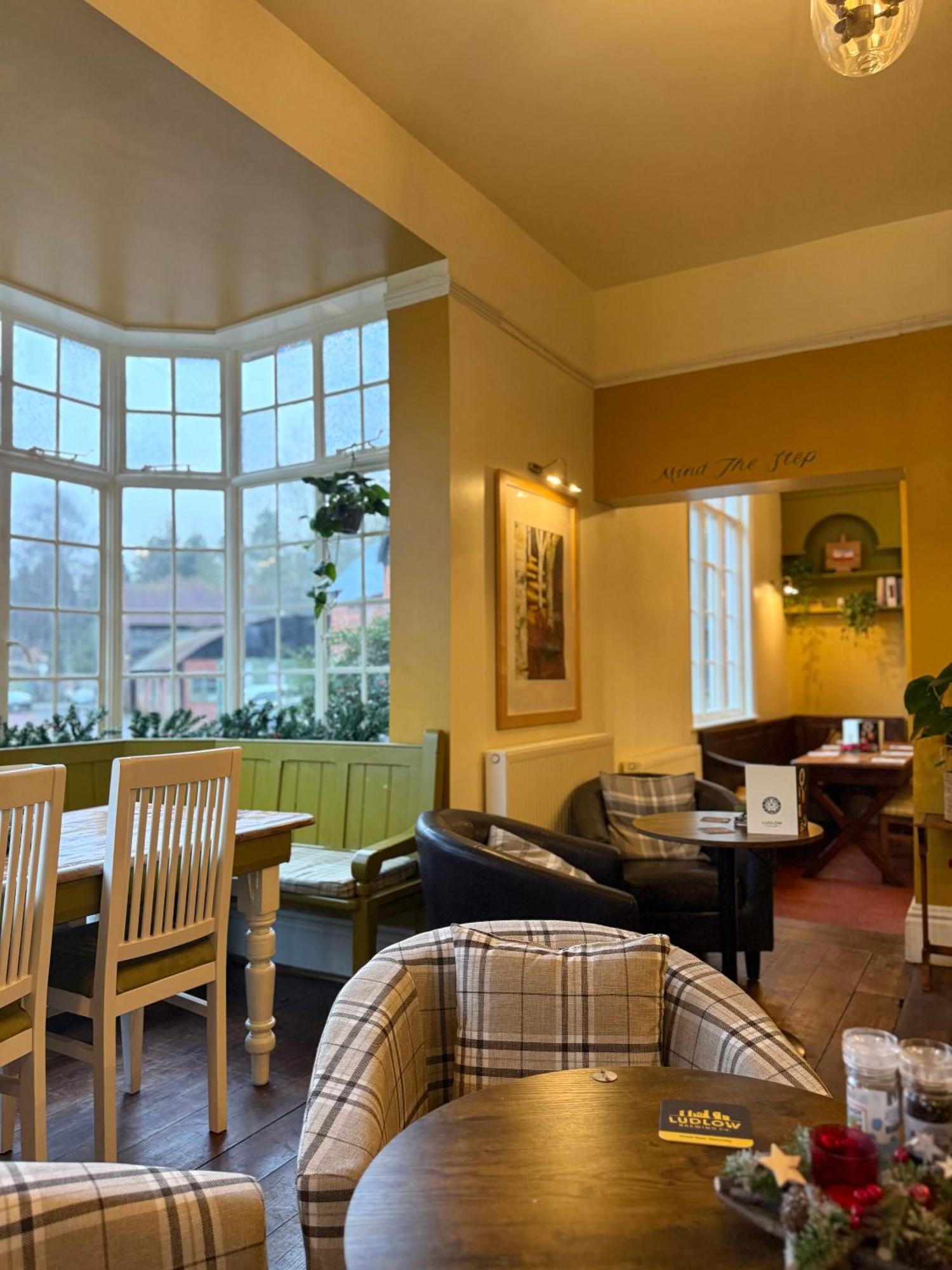 The Old Hunting Lodge At The Talbot Inn Tenbury Exterior photo