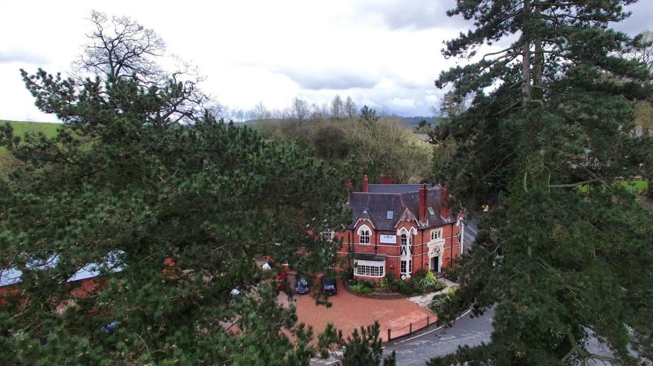 The Old Hunting Lodge At The Talbot Inn Tenbury Exterior photo